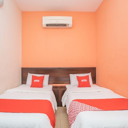 Oyo 44078 The Island Hotel Kampong Pasir Bogak Екстериор снимка