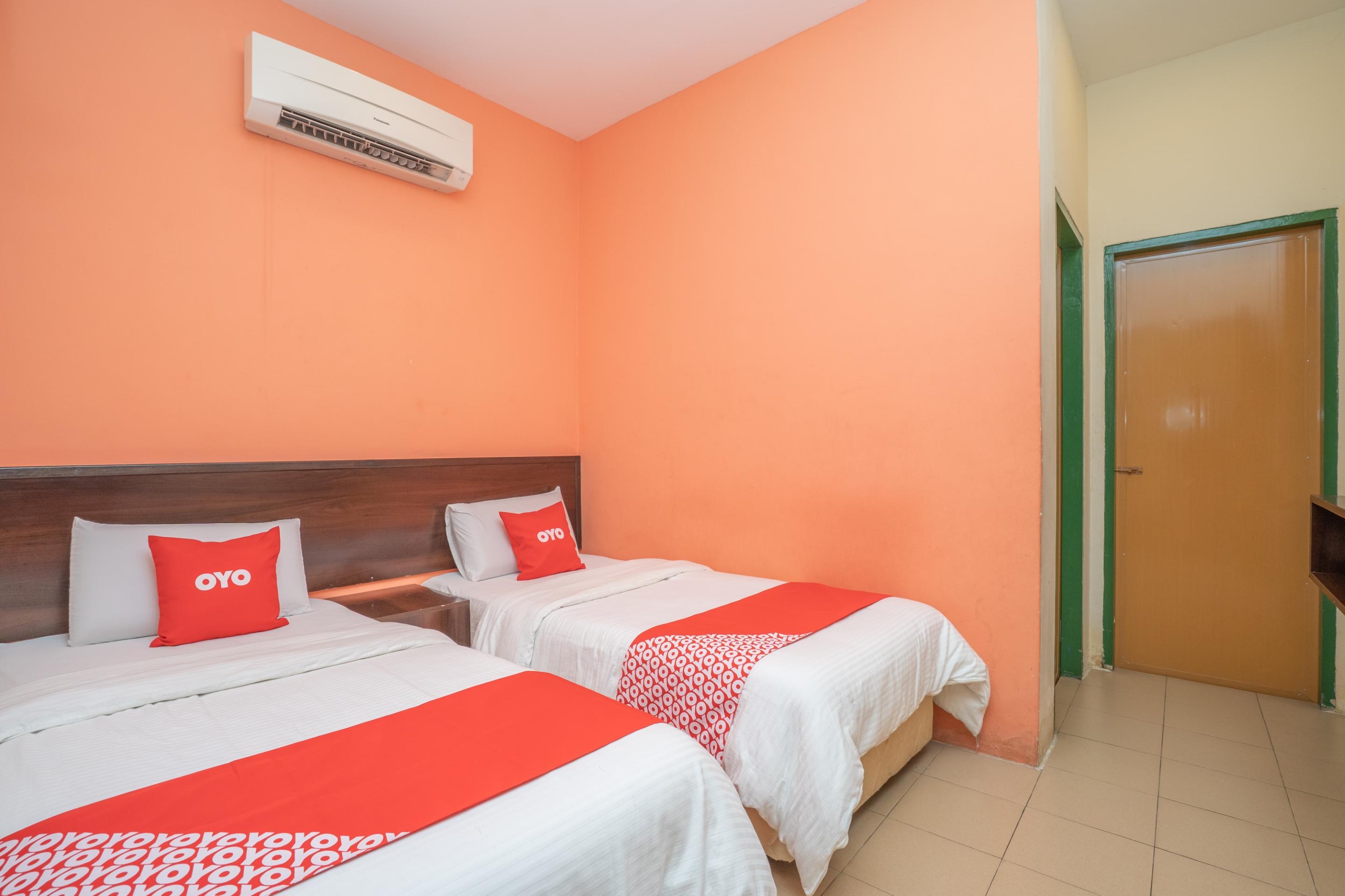 Oyo 44078 The Island Hotel Kampong Pasir Bogak Екстериор снимка