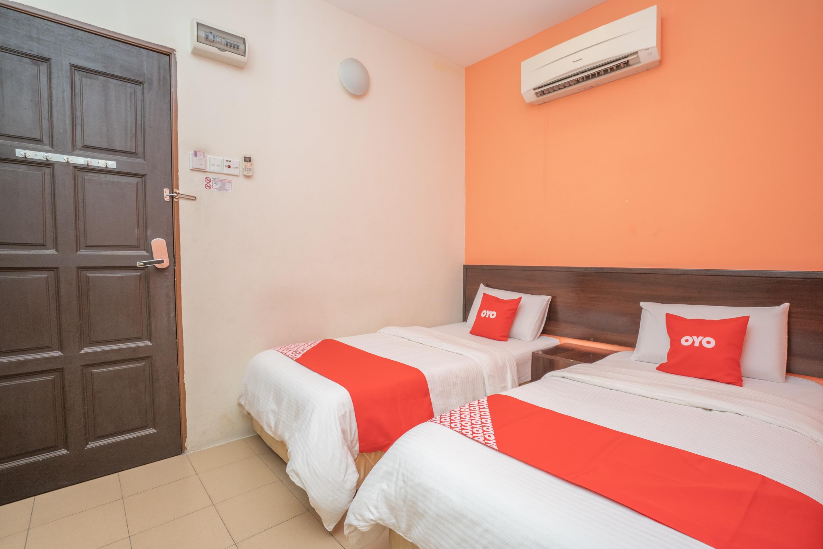 Oyo 44078 The Island Hotel Kampong Pasir Bogak Екстериор снимка