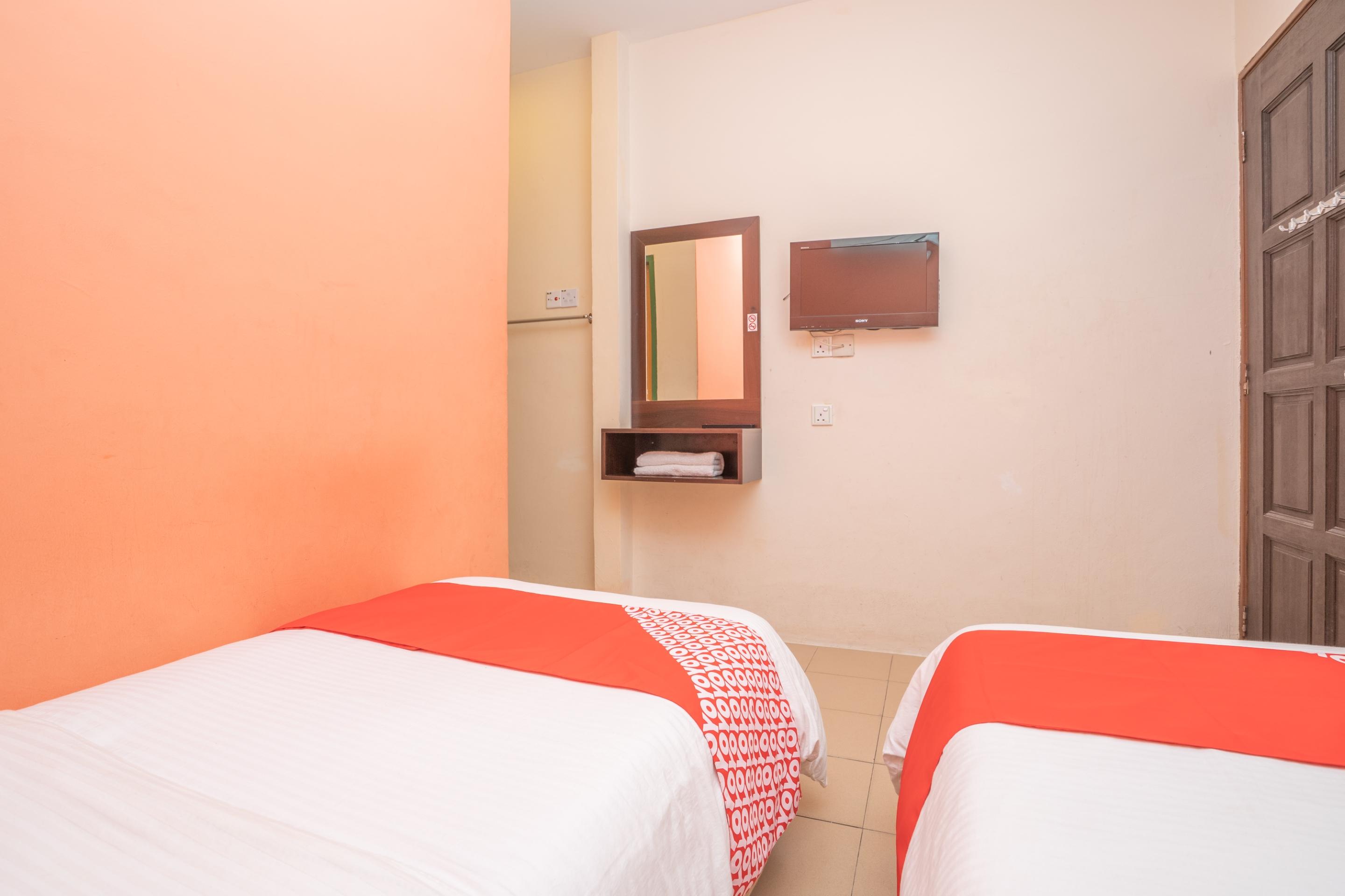 Oyo 44078 The Island Hotel Kampong Pasir Bogak Екстериор снимка