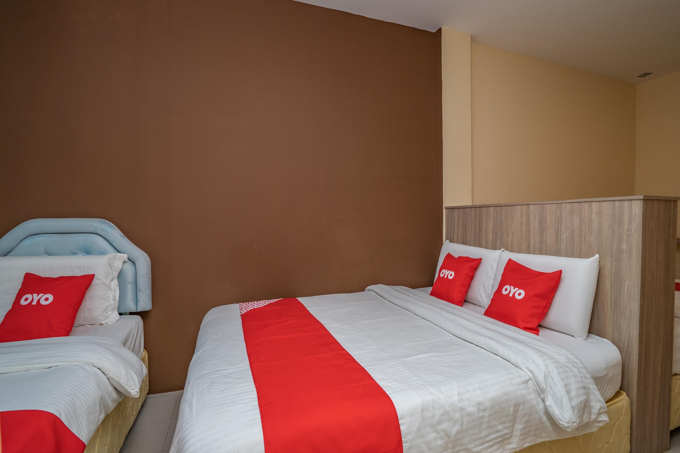 Oyo 44078 The Island Hotel Kampong Pasir Bogak Екстериор снимка