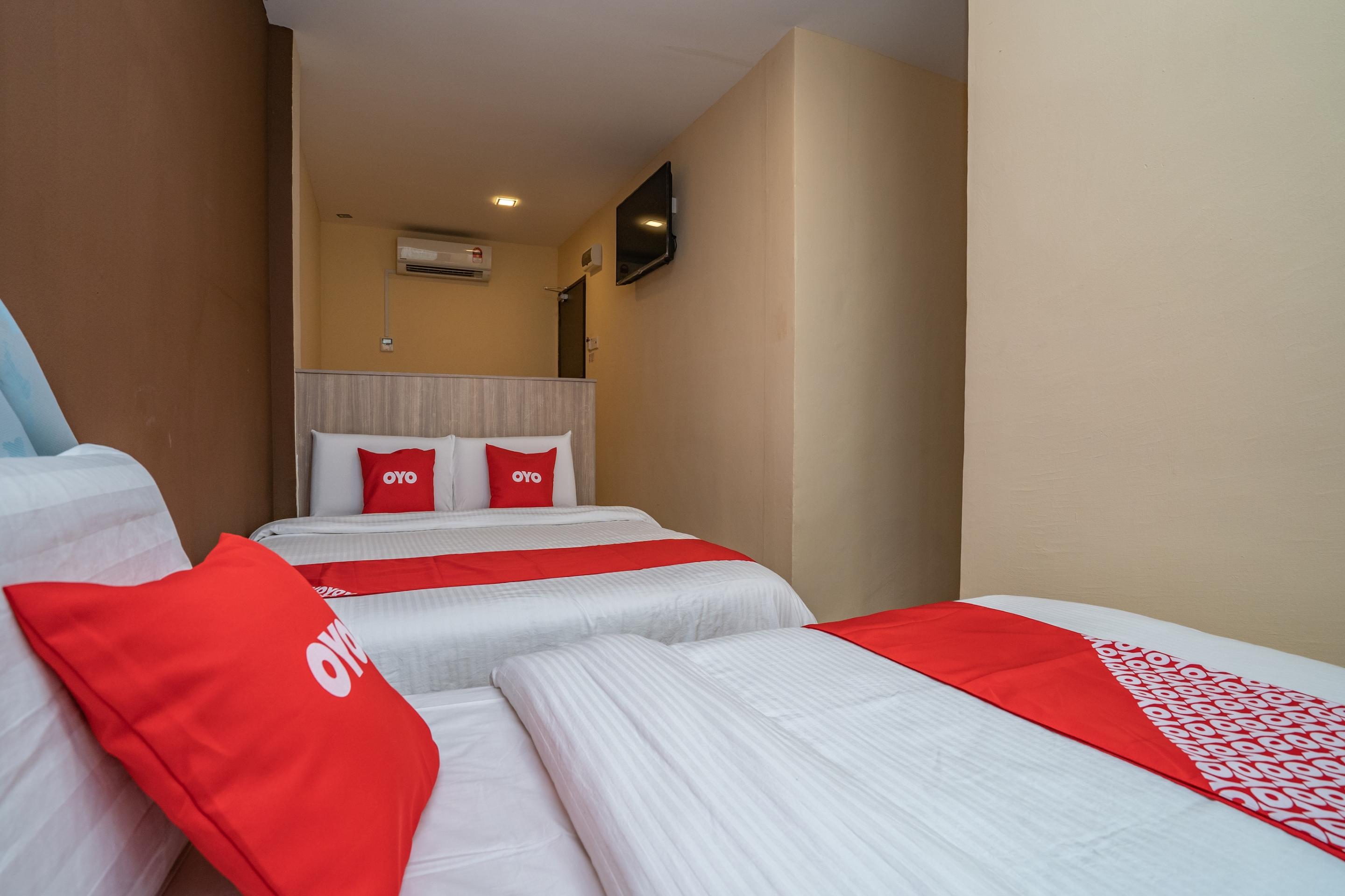 Oyo 44078 The Island Hotel Kampong Pasir Bogak Екстериор снимка