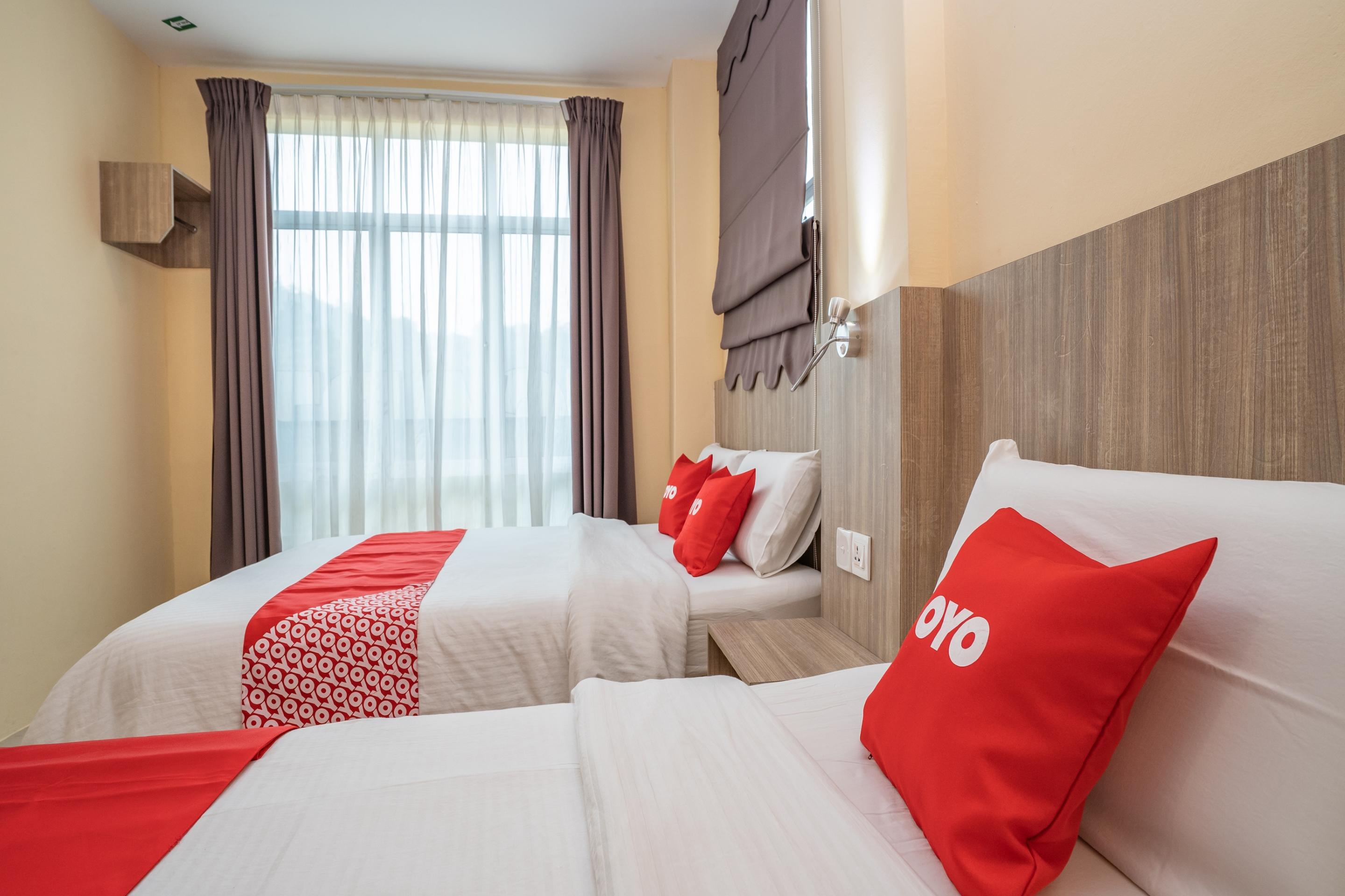 Oyo 44078 The Island Hotel Kampong Pasir Bogak Екстериор снимка