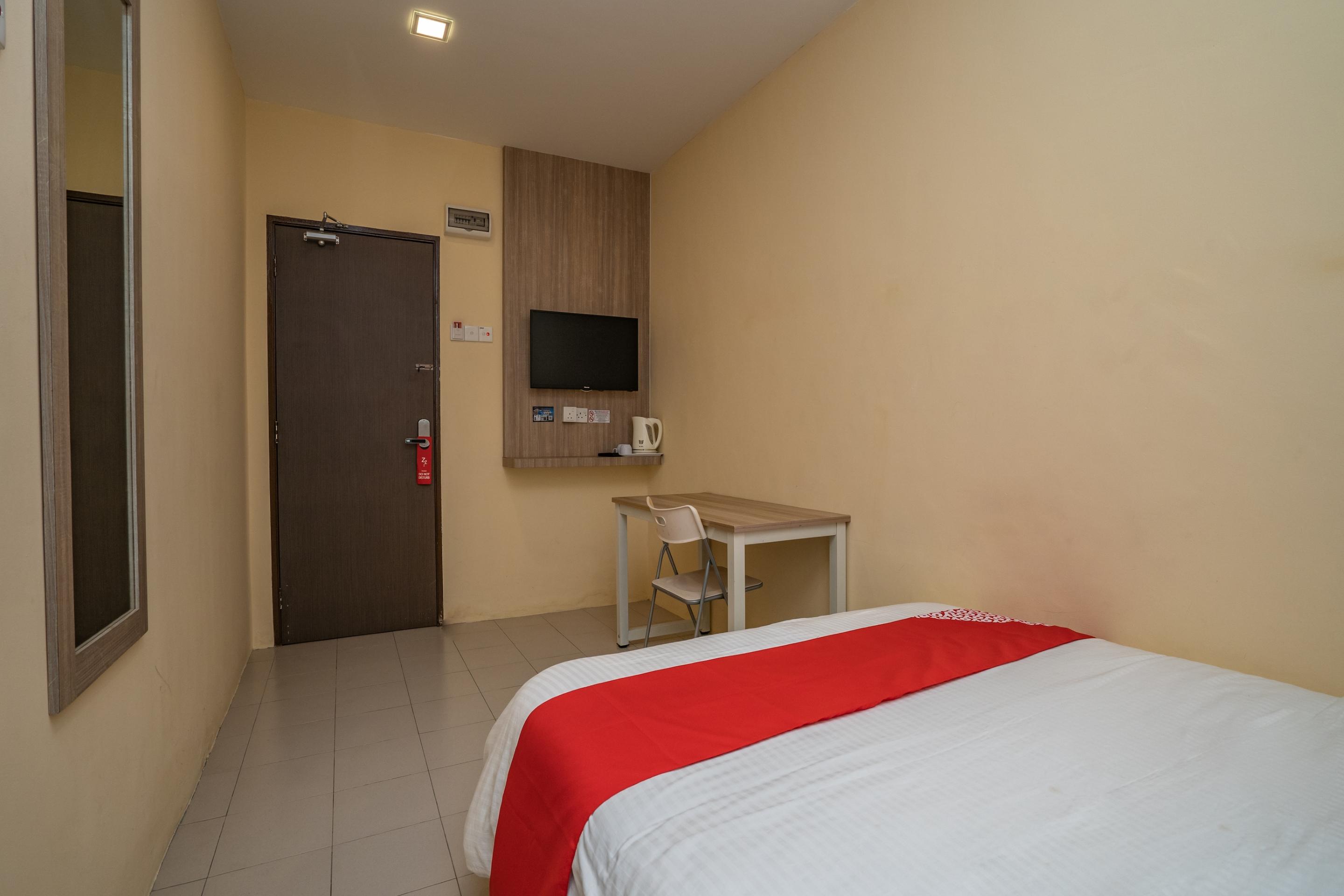 Oyo 44078 The Island Hotel Kampong Pasir Bogak Екстериор снимка