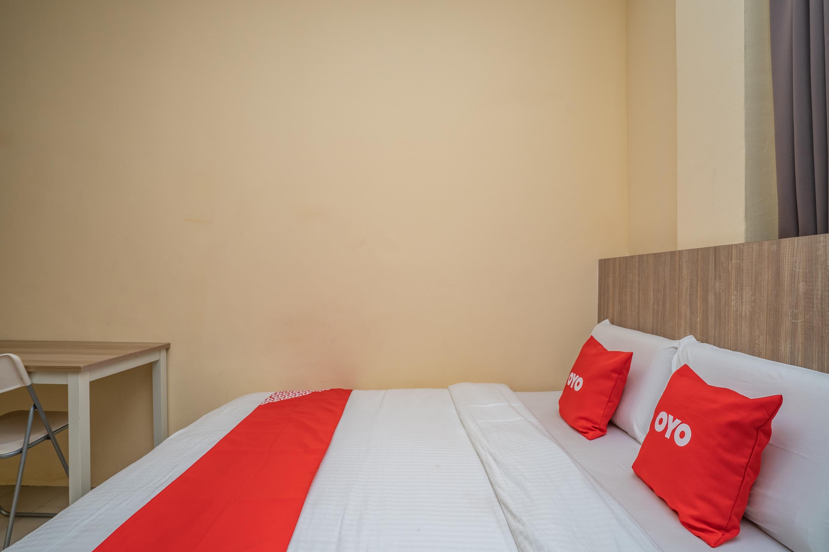 Oyo 44078 The Island Hotel Kampong Pasir Bogak Екстериор снимка