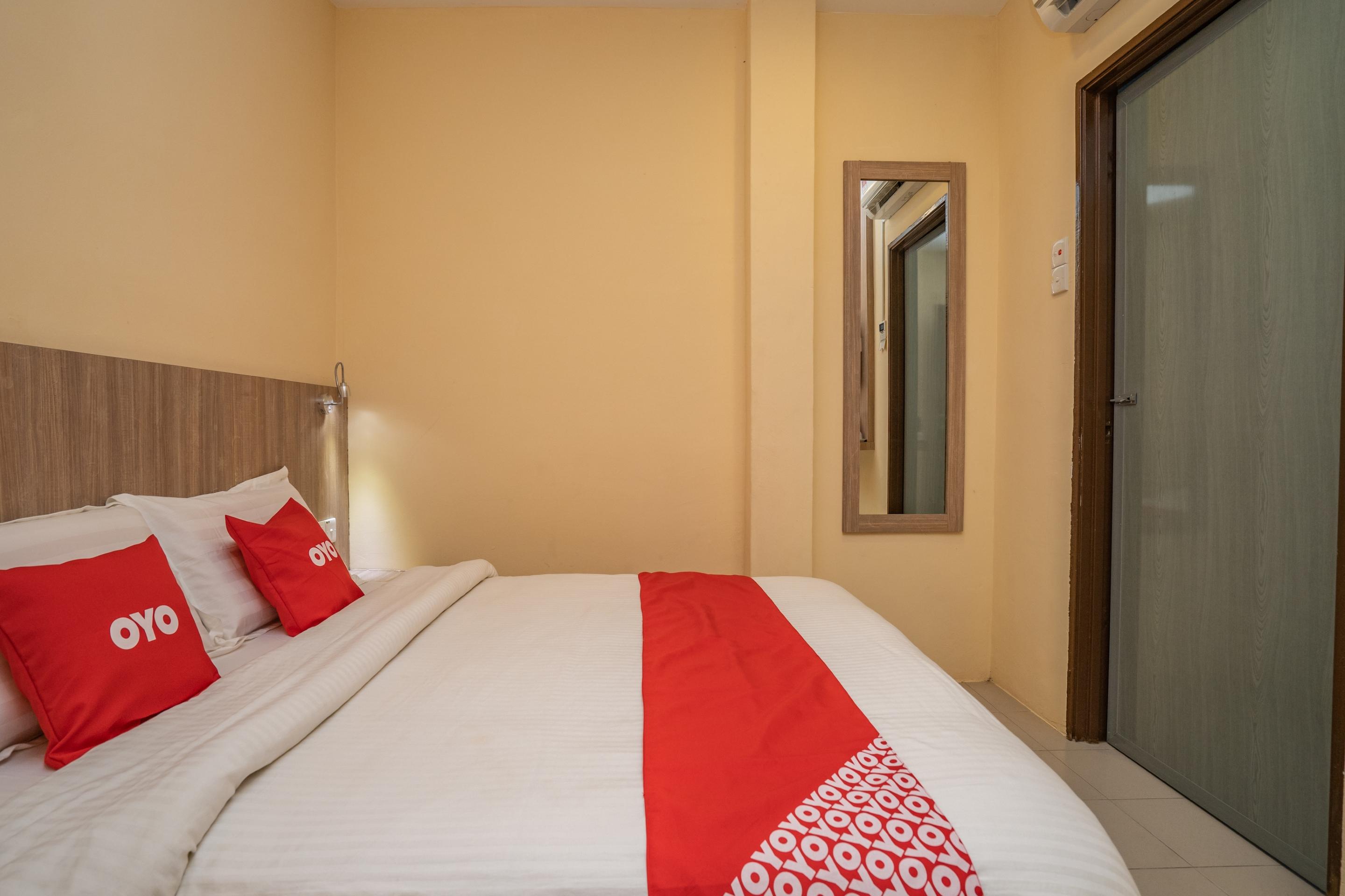 Oyo 44078 The Island Hotel Kampong Pasir Bogak Екстериор снимка