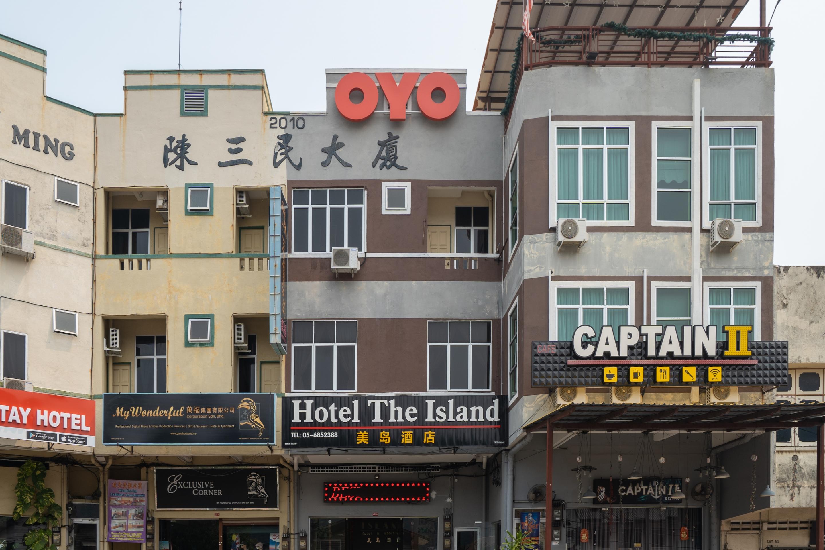 Oyo 44078 The Island Hotel Kampong Pasir Bogak Екстериор снимка