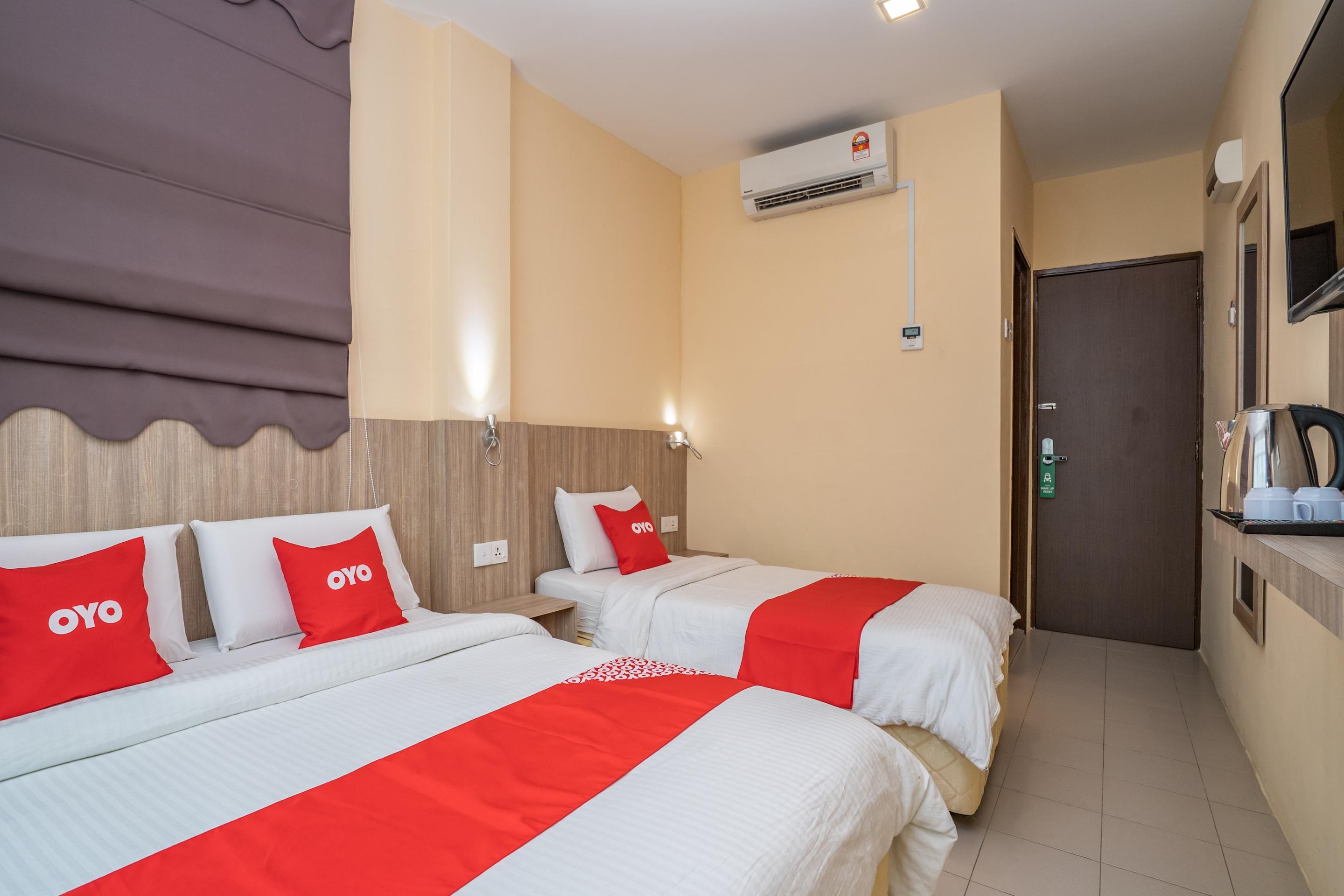 Oyo 44078 The Island Hotel Kampong Pasir Bogak Екстериор снимка