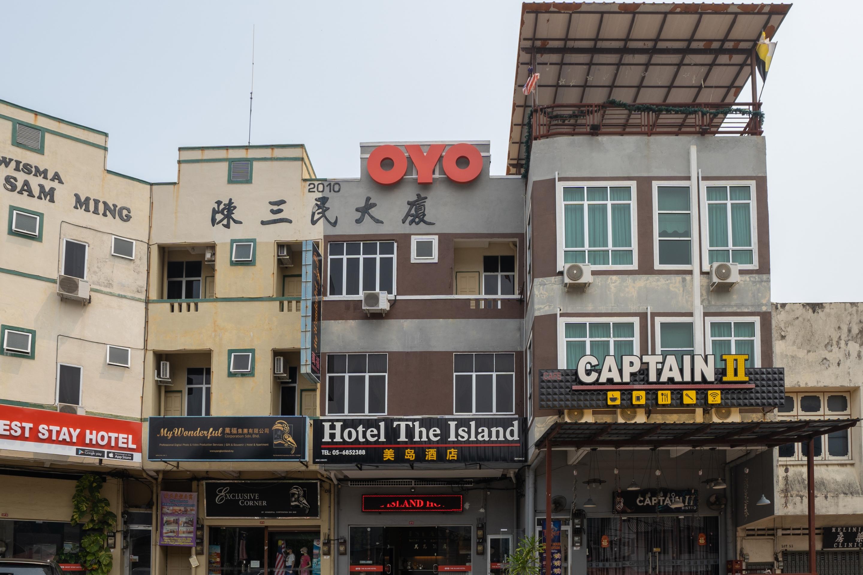 Oyo 44078 The Island Hotel Kampong Pasir Bogak Екстериор снимка