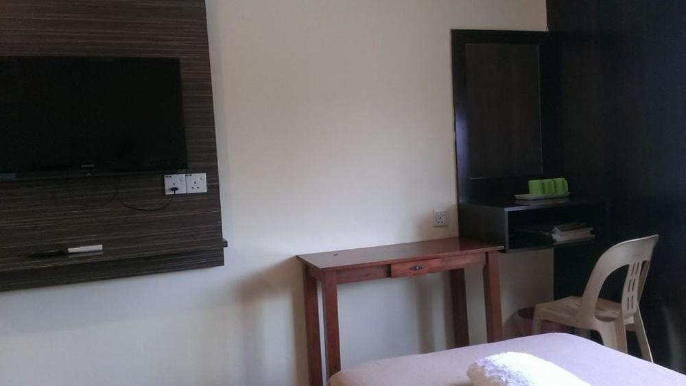 Oyo 44078 The Island Hotel Kampong Pasir Bogak Екстериор снимка