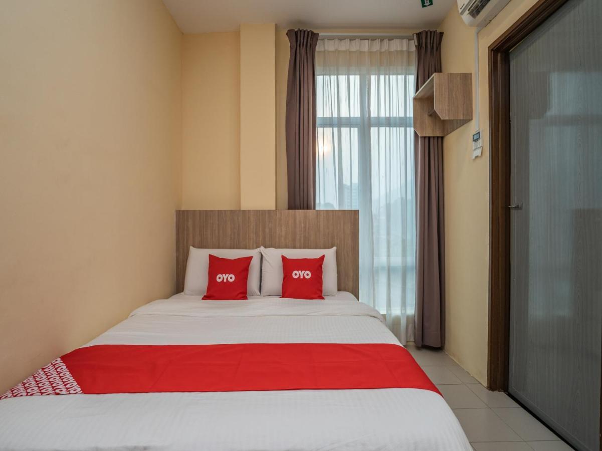 Oyo 44078 The Island Hotel Kampong Pasir Bogak Екстериор снимка