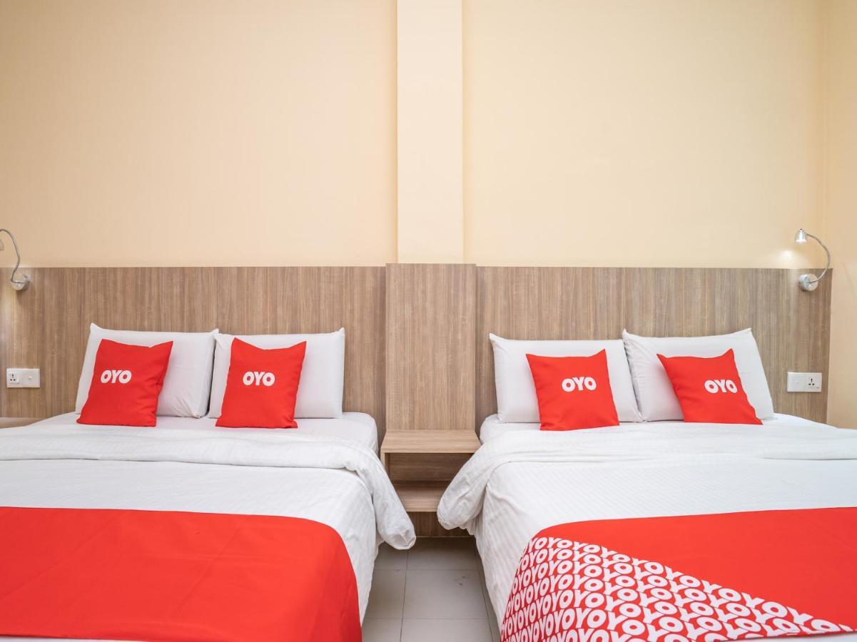 Oyo 44078 The Island Hotel Kampong Pasir Bogak Екстериор снимка
