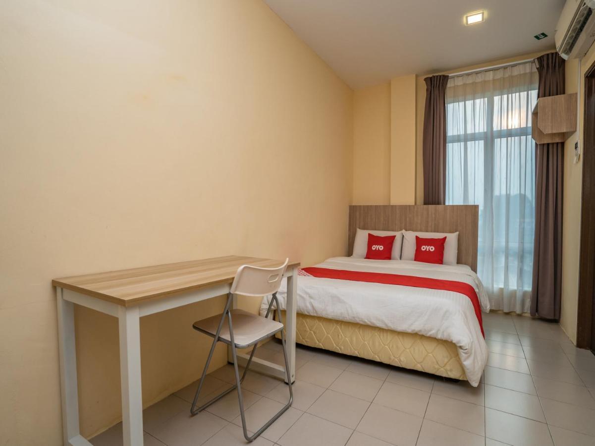 Oyo 44078 The Island Hotel Kampong Pasir Bogak Екстериор снимка